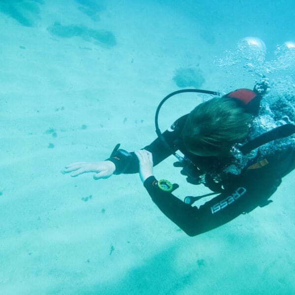 Advanced PADI students navigating underwater in Gran Canaria