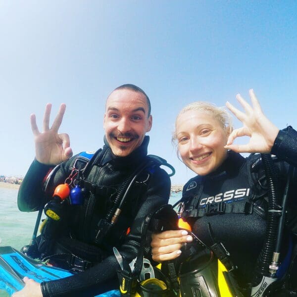 Couple on a discover scuba diving experience in Gran Canaria